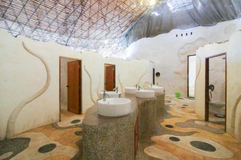 Naidee Sculptured Huts Hotel Hua Hin Exterior photo