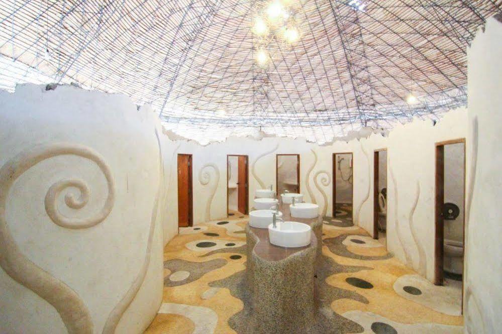Naidee Sculptured Huts Hotel Hua Hin Exterior photo