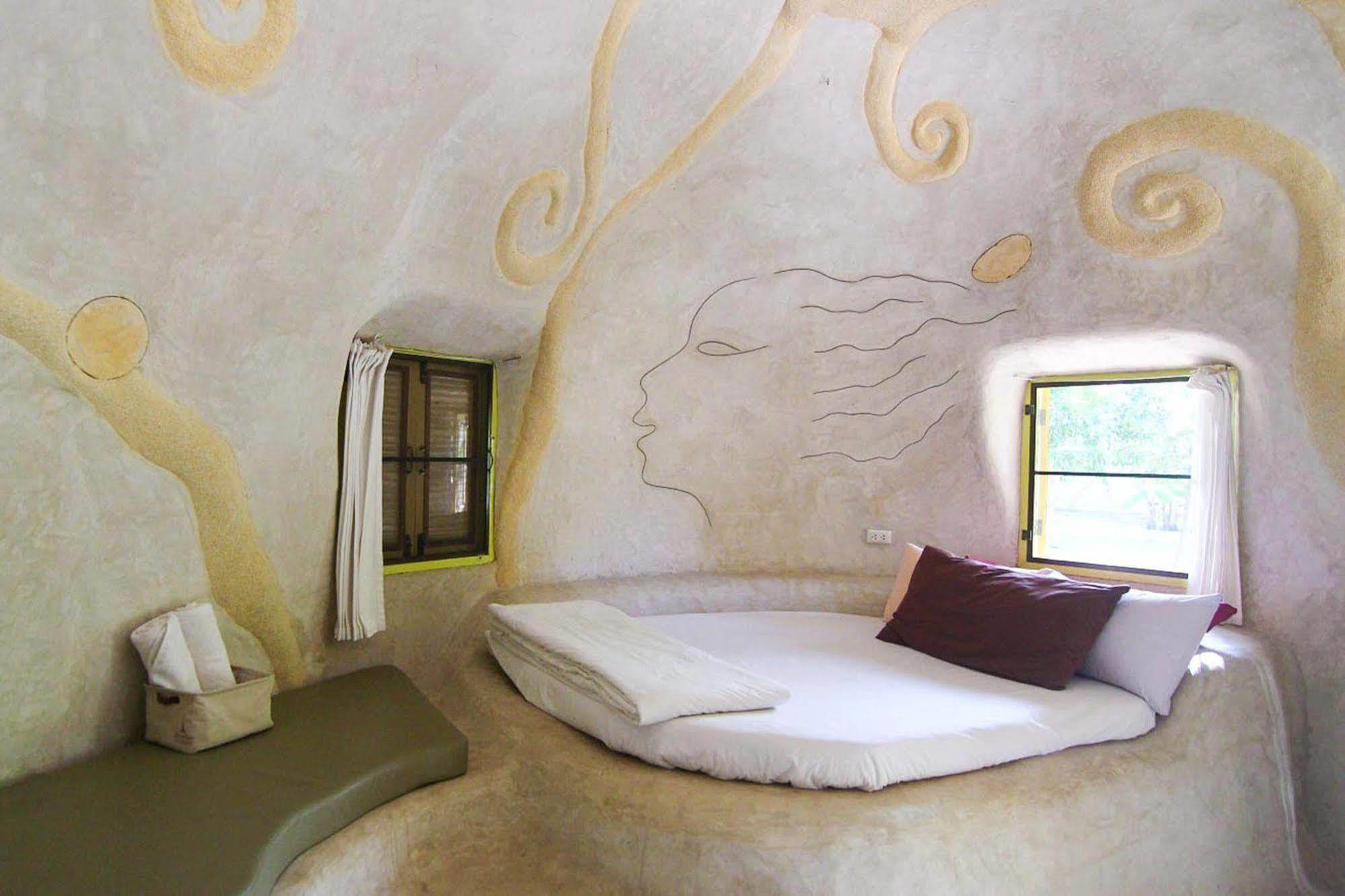 Naidee Sculptured Huts Hotel Hua Hin Exterior photo