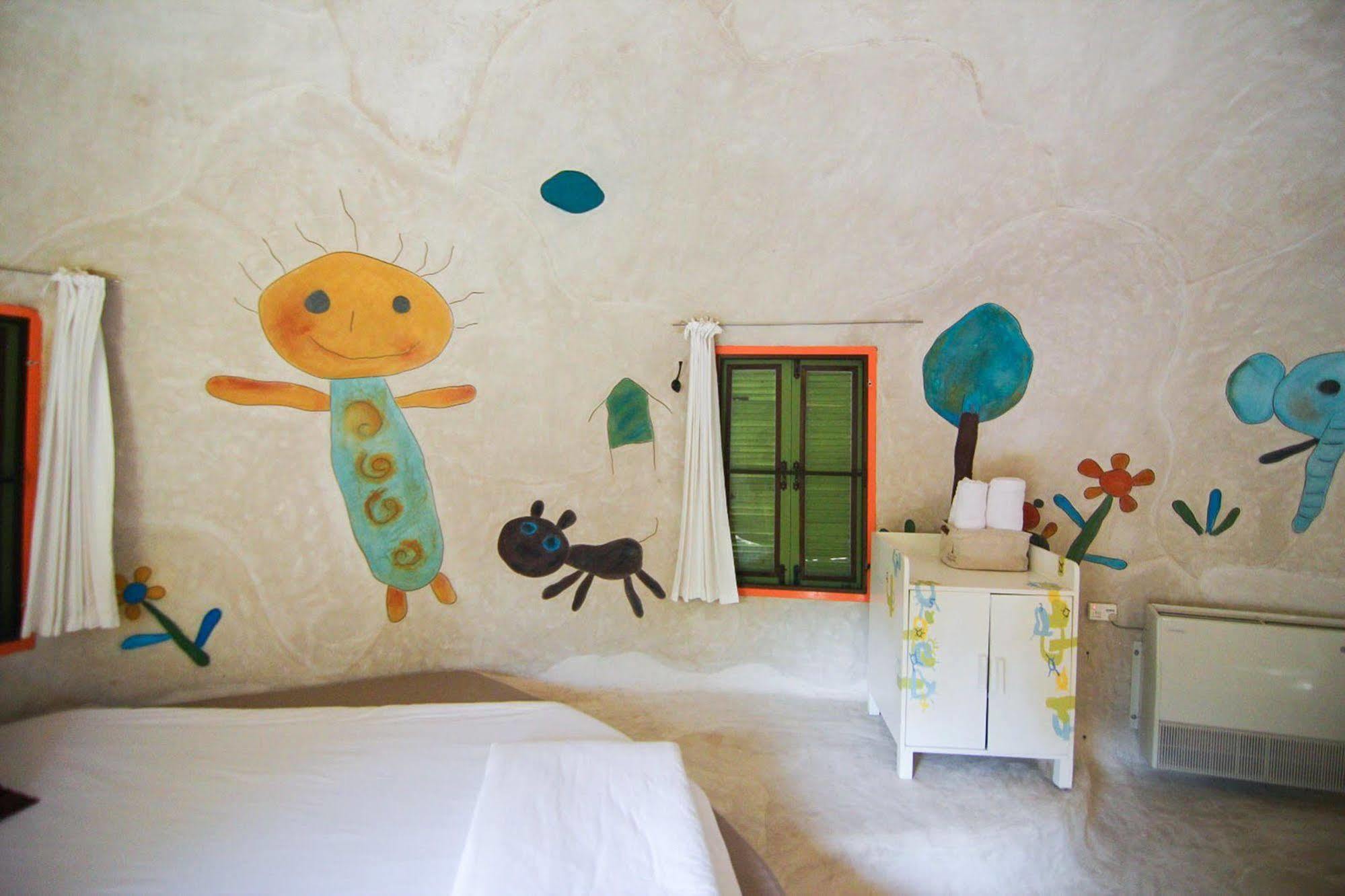 Naidee Sculptured Huts Hotel Hua Hin Exterior photo
